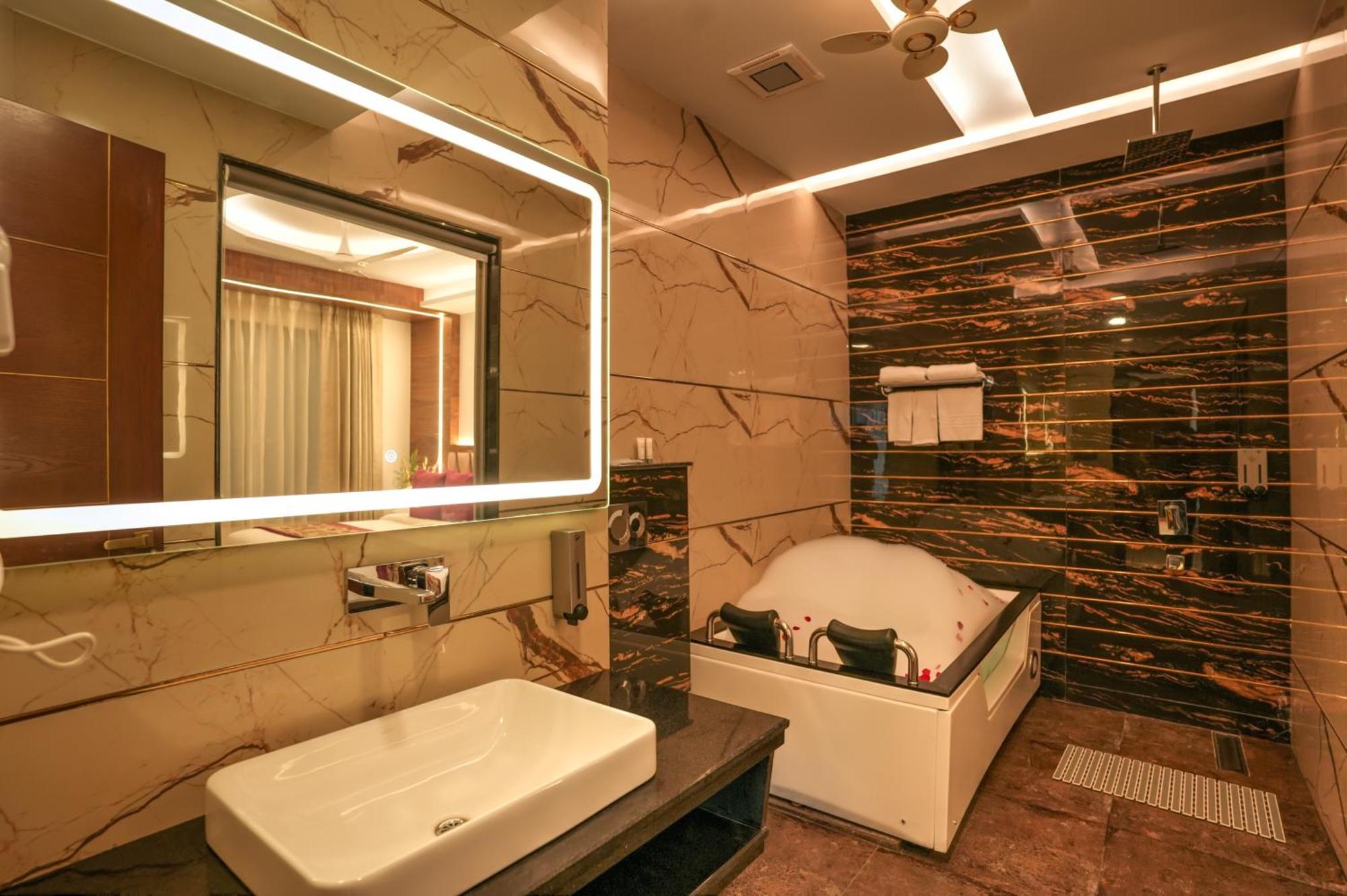 Rj Hotel - Managed By Atithi House Greater Noida Exterior foto